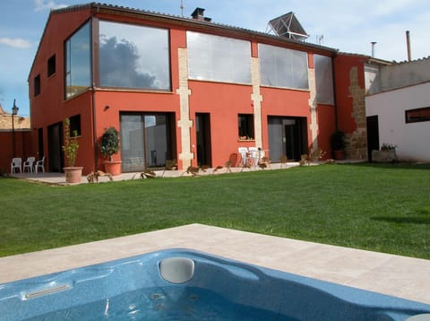 Property building, Garden, Swimming pool