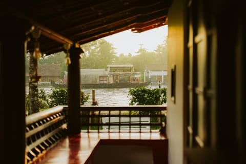Balcony/Terrace, Lake view