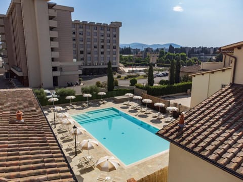 View (from property/room), Pool view, Swimming pool, sunbed