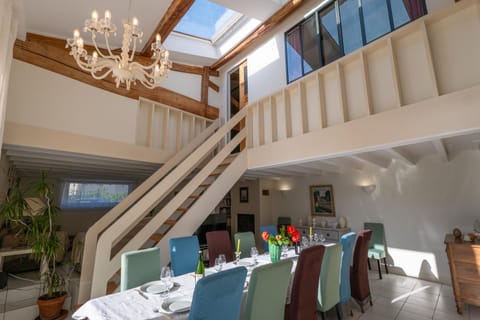 Seating area, Dining area, acessibility