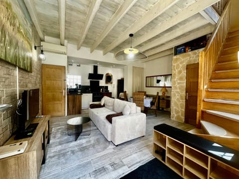 Day, Living room