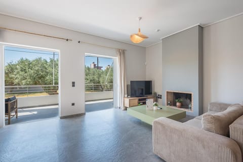 Property building, Garden, Living room, fireplace