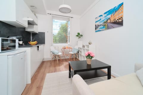 Living room, Food and drinks, kitchen
