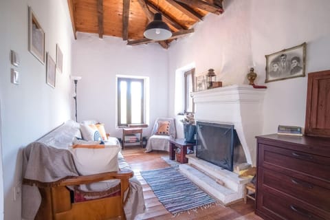 Property building, Communal lounge/ TV room, Game Room, Living room, Photo of the whole room, Seating area, Location, fireplace, fireplace, heating