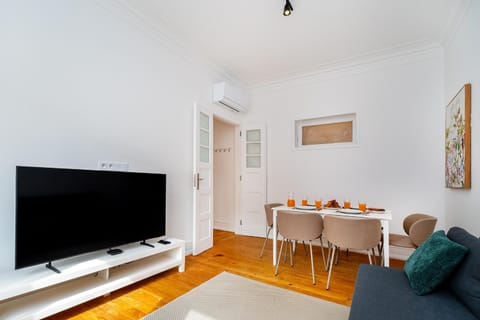 TV and multimedia, Living room, Dining area