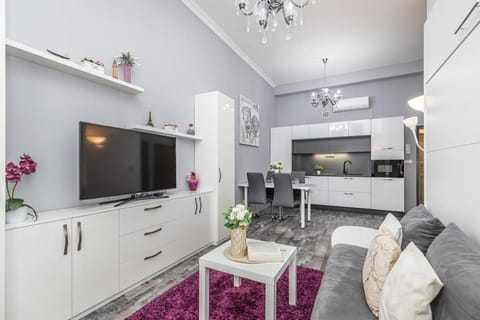Kitchen or kitchenette, Living room, Seating area