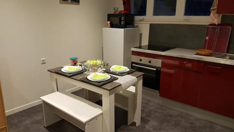 Kitchen or kitchenette, Dining area, Food, oven, pet friendly, toaster