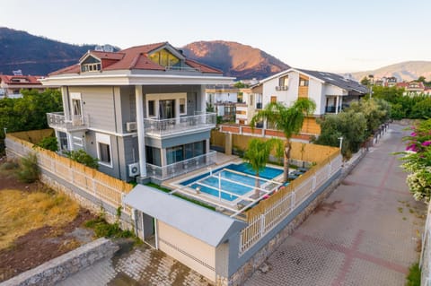Property building, Day, Natural landscape, Mountain view, Pool view, Swimming pool