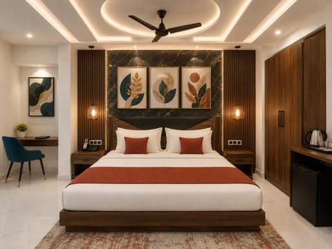 Bed, Photo of the whole room, Bedroom, fireplace, wardrobe