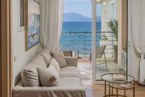 Natural landscape, View (from property/room), Balcony/Terrace, Living room, Seating area, Sea view