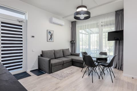 TV and multimedia, Living room, Seating area, Dining area, air conditioner