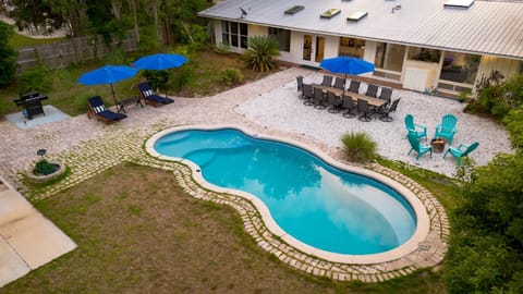Patio, Bird's eye view, Seating area, Dining area, Swimming pool, fireplace, sunbed