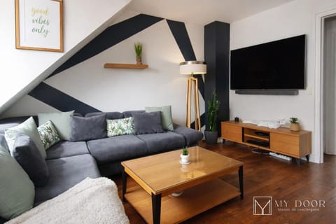 Communal lounge/ TV room, TV and multimedia, Living room, Seating area