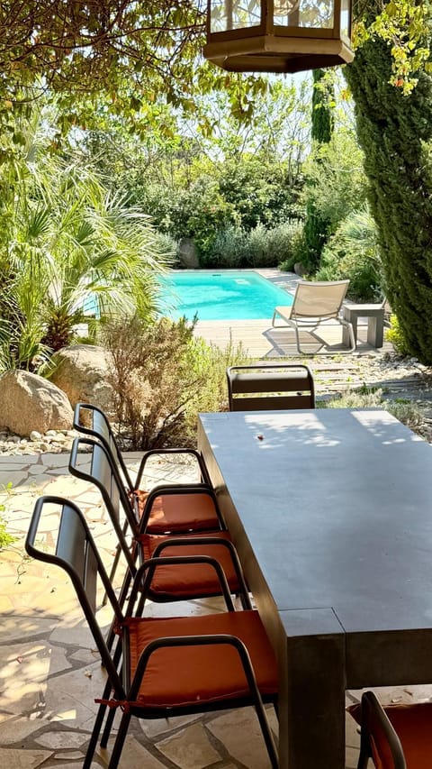 Patio, Natural landscape, Garden, Balcony/Terrace, Dining area, Garden view, Pool view, Swimming pool, Swimming pool, sunbed