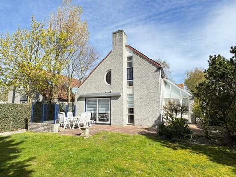 Property building, Spring, Day, Garden, Garden view