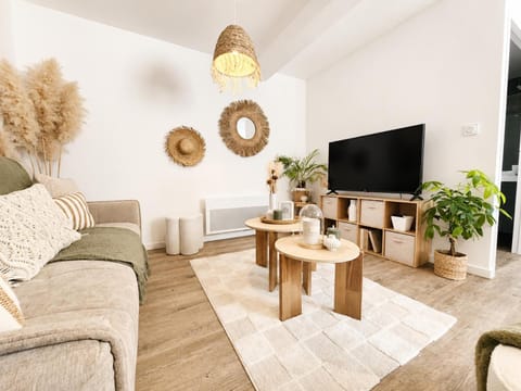Communal lounge/ TV room, TV and multimedia, Living room, Seating area