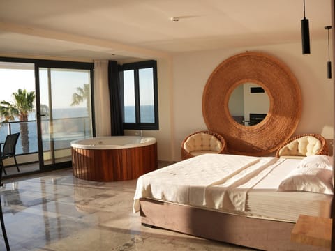 Bed, Photo of the whole room, Seating area, Bedroom