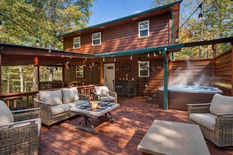 Property building, Patio, Balcony/Terrace, Seating area