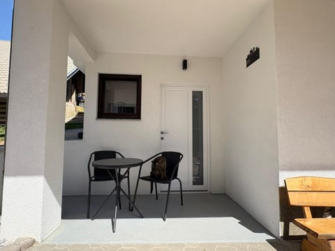Patio, Facade/entrance