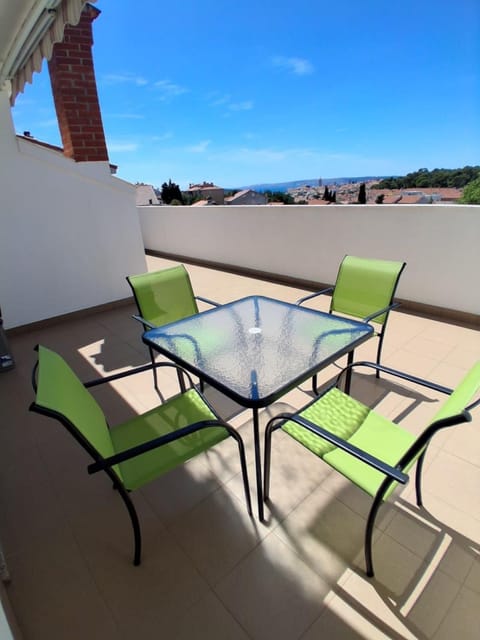 Patio, Day, Natural landscape, View (from property/room), Balcony/Terrace, Dining area