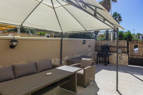 BBQ facilities, Garden, Inner courtyard view