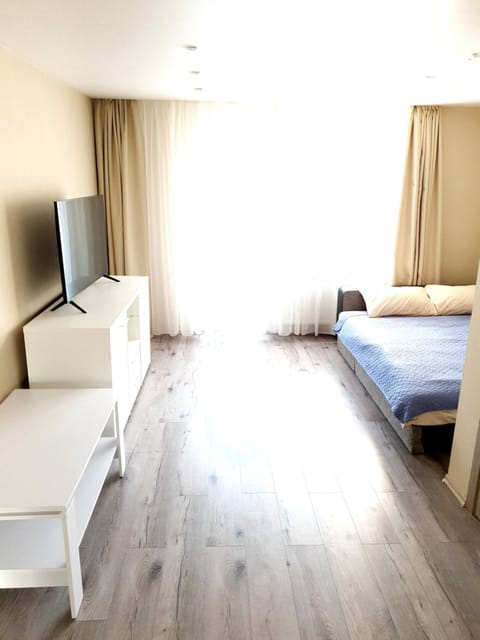 Bed, TV and multimedia, Living room, Photo of the whole room, Bedroom
