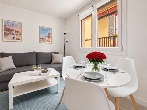 Communal lounge/ TV room, TV and multimedia, Living room, Seating area, Dining area