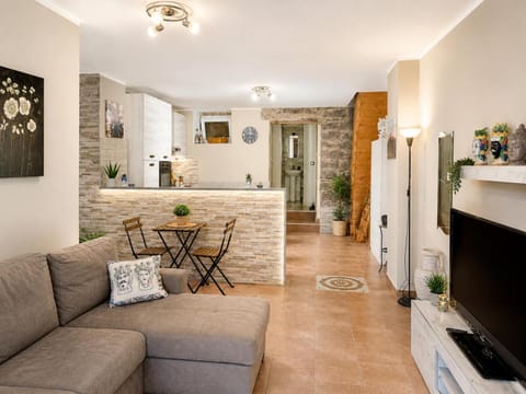 Communal lounge/ TV room, TV and multimedia, Kitchen or kitchenette, Living room, Seating area, Evening entertainment