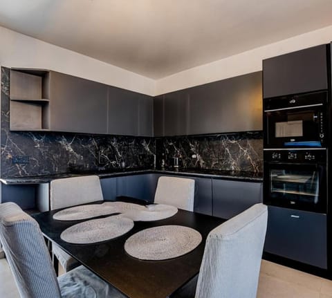 Kitchen or kitchenette, Seating area, Dining area, oven, stove