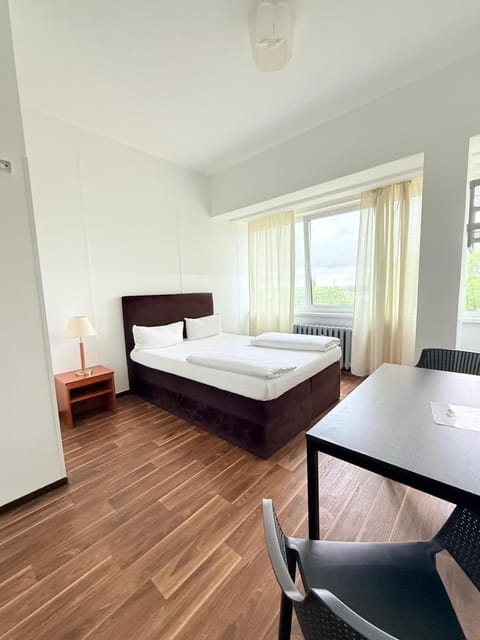 Bed, Photo of the whole room, Seating area, Bedroom