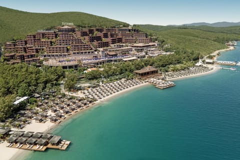 Property building, Natural landscape, Bird's eye view, Beach