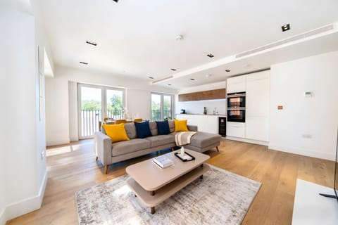 TV and multimedia, Kitchen or kitchenette, Living room, Seating area
