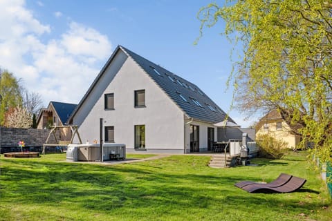 Property building, Garden, Garden view, sunbed