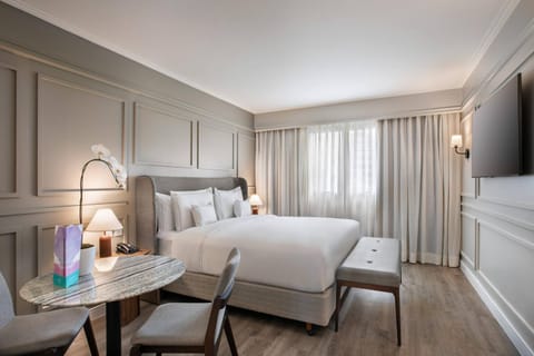 Bed, TV and multimedia, Bedroom