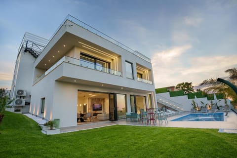 Property building, Pool view