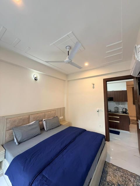 Bed, TV and multimedia, Living room