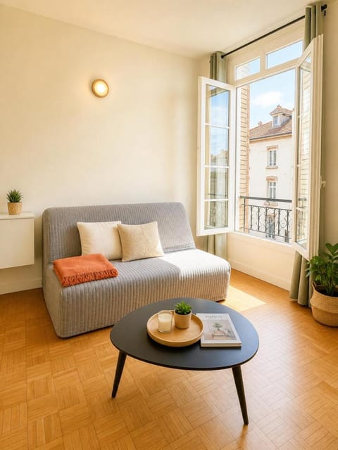 View (from property/room), Living room, Seating area, Dining area