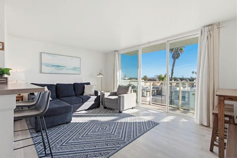 Patio, Day, View (from property/room), Balcony/Terrace, Living room, Seating area, Dining area