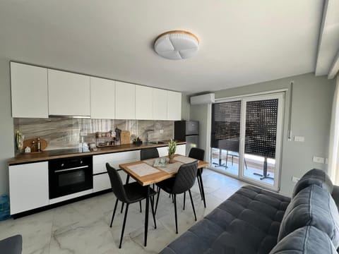 Kitchen or kitchenette, Living room, Seating area, oven, stove