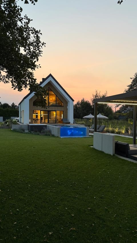 Garden, Garden, Swimming pool, Swimming pool