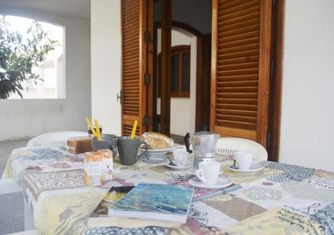 Food and drinks, Dining area, Food