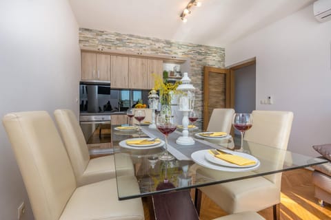 Kitchen or kitchenette, Living room, Dining area