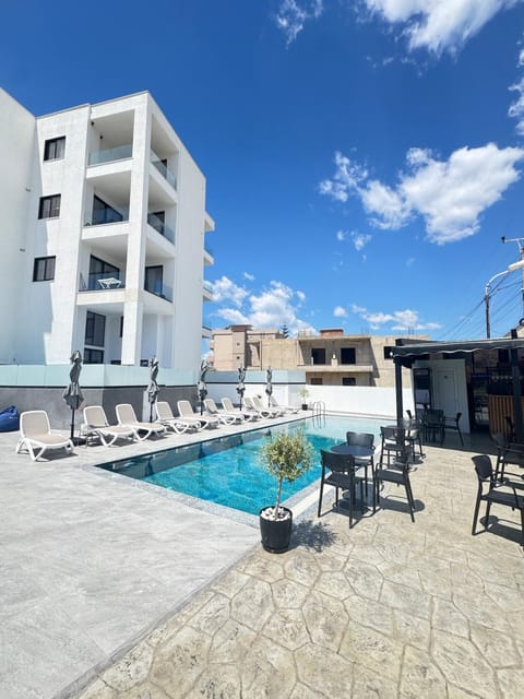 Property building, Day, View (from property/room), Balcony/Terrace, Pool view, Swimming pool, sunbed
