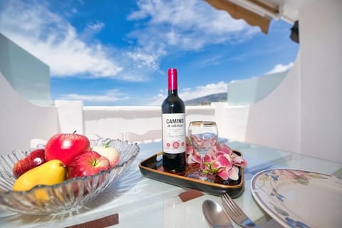 Day, Food and drinks, Dining area, Alcoholic drinks