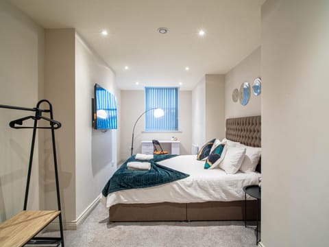 Bed, Photo of the whole room, towels