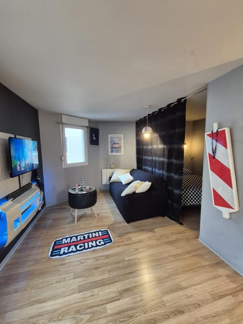 TV and multimedia, Living room, Bedroom