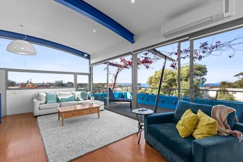 View (from property/room), Balcony/Terrace, Living room, Seating area