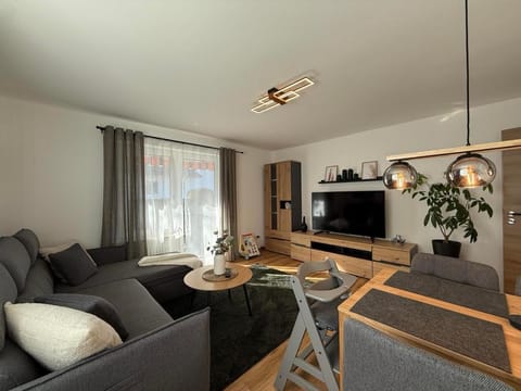TV and multimedia, Living room, Dining area