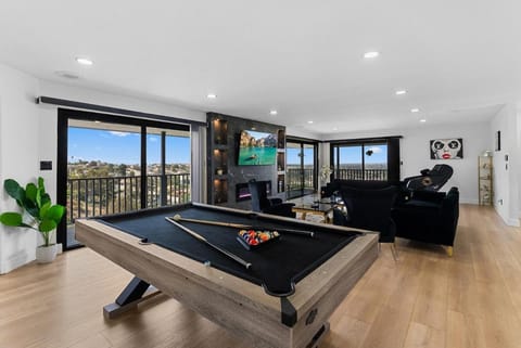 Communal lounge/ TV room, Billiard, Game Room, Living room