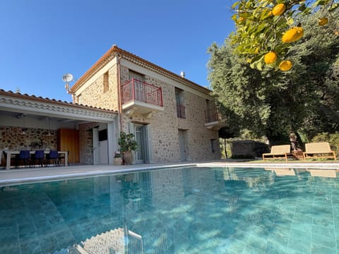 Property building, Swimming pool, Parking